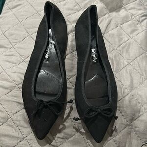 Woman’s Black pointy Flats size 8.5 Brand Kensie